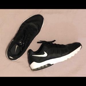 🏃🏽 Nike Air Black & White - Size 12 👟👟👟 #m21